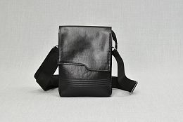 Компактна и практична мъжка чанта от еко кожа