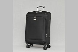 Практичен среден куфар в черно