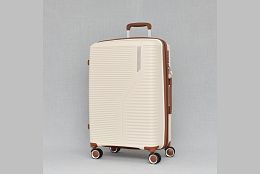 Елегантен среден куфар в цвят крем