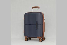 Стилен малък куфар в тъмно синьо