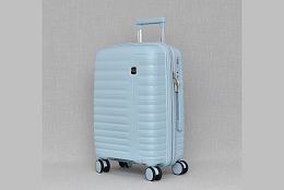 Малък светлосин куфар