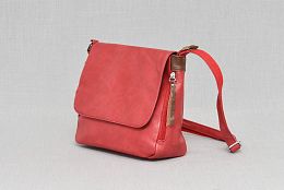 Дамска чанта в червено