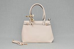 Дамска чанта в бежово