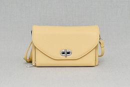 Елегантна чанта в жълто