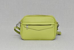 Дамска чанта в зелено с три отделения