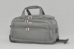 Средна пътна чанта с колела в сиво