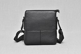 Изчистена мъжка чанта от естествена кожа