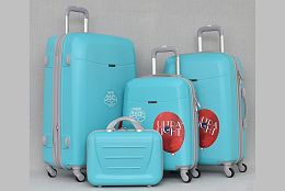 Комплект от 3 куфара с чанта за ръчен багаж в синьо