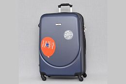 Голям куфар в тъмносиньо